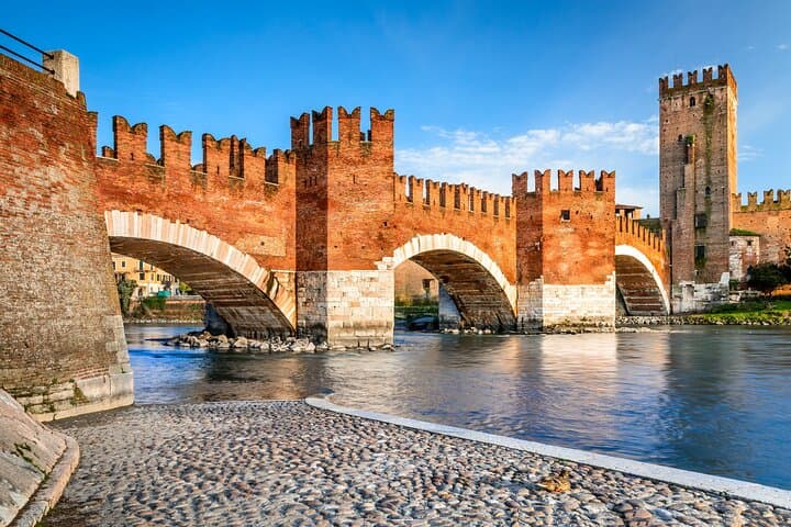 Private transfer from Zurich to Verona with 2h sightseeing stop