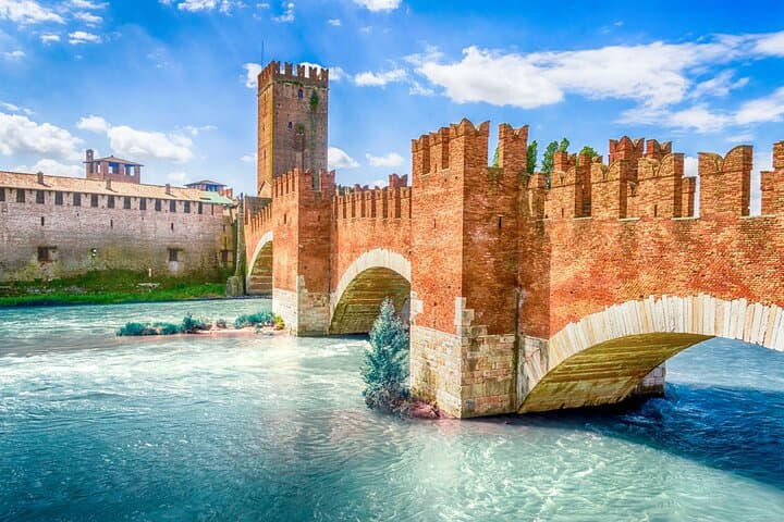 Private transfer from Zurich to Verona with 2h sightseeing stop
