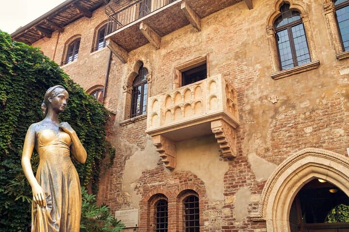Private transfer from Zurich to Verona with 2h sightseeing stop