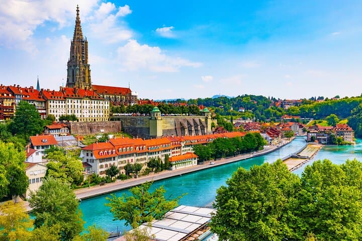 Private transfer from Zurich to Bern with a 2h Sightseeing stop
