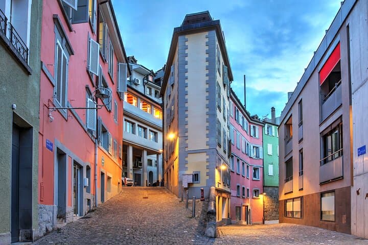 Private transfer from Zurich to Lausanne, 2h stop in Bern