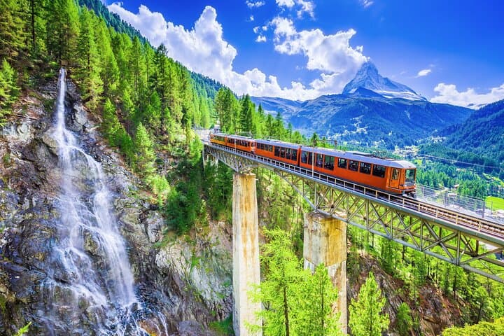 Private transfer from Zurich to Zermatt with 3h Sightseeing Stop