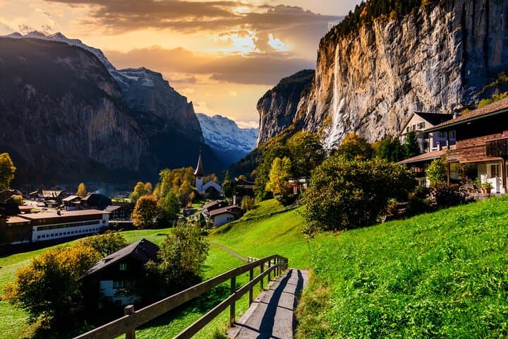 Private transfer from Zurich to Interlaken with 2h stop in Bern