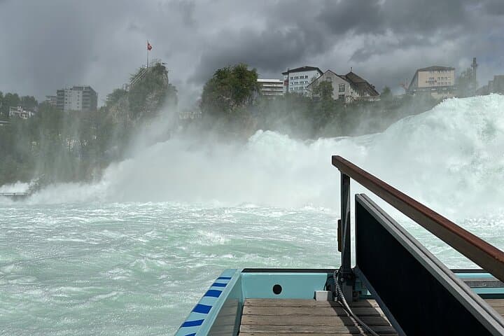 15-minute boat trip at Rhine Falls with private guided tour