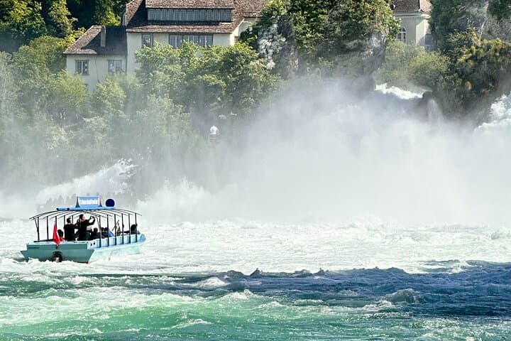 15-minute boat trip at Rhine Falls with private guided tour