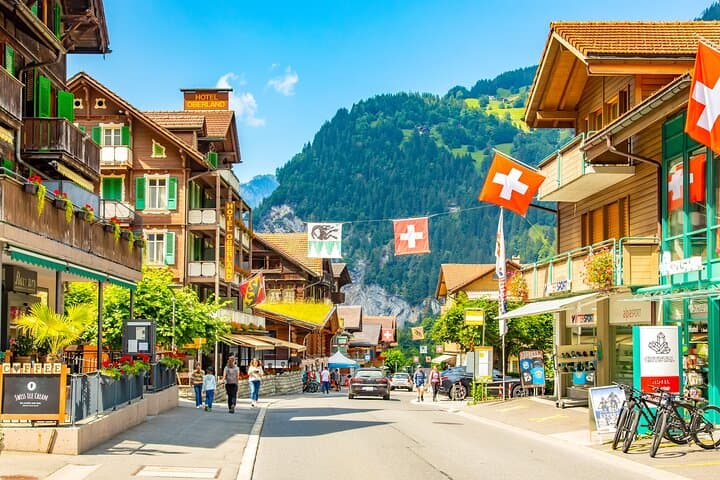 Private all day driver: Interlaken> Lauterbrunnen and Grindelwald