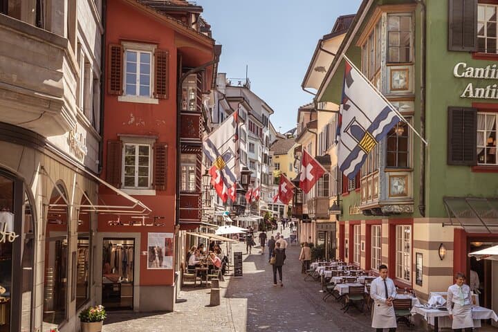 Zurich 360° City Walk Tour Including Hidden Spots