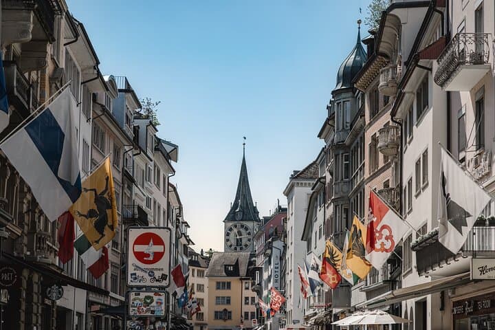 Zurich 360° City Walk Tour Including Hidden Spots