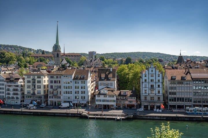 Zurich 360° City Walk Tour Including Hidden Spots