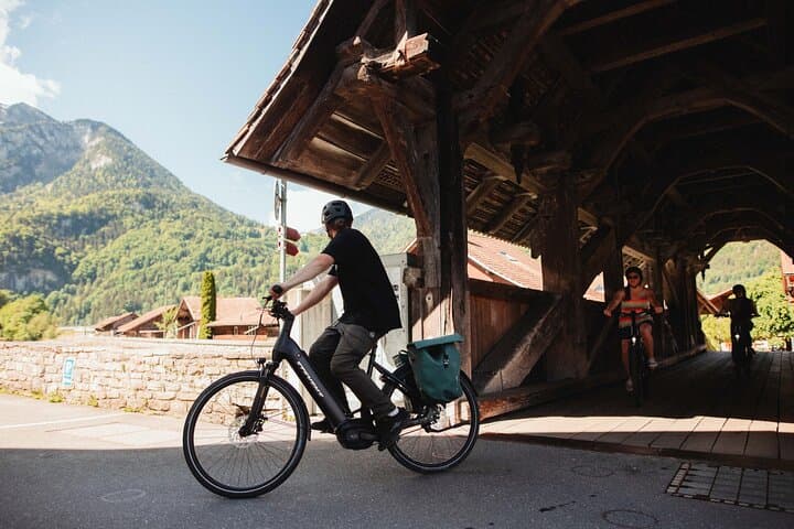 Interlaken to Lauterbrunnen E bike Tour Valley of 72 Waterfalls