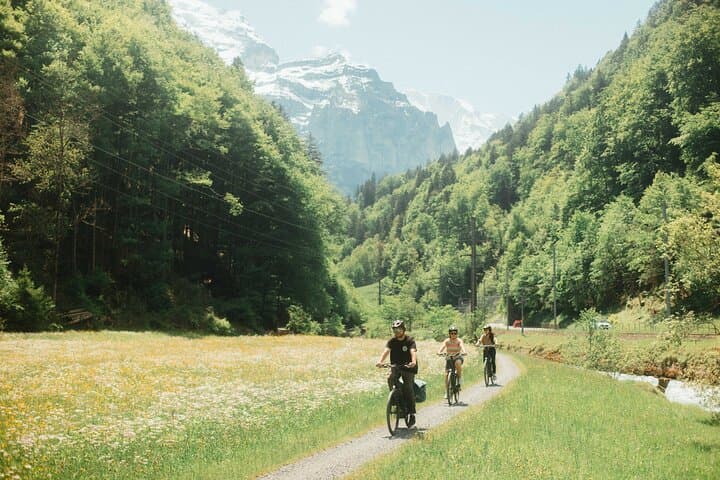 Interlaken to Lauterbrunnen E bike Tour Valley of 72 Waterfalls