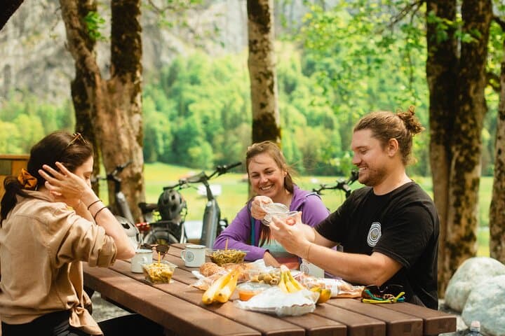 Interlaken to Lauterbrunnen E bike Tour Valley of 72 Waterfalls