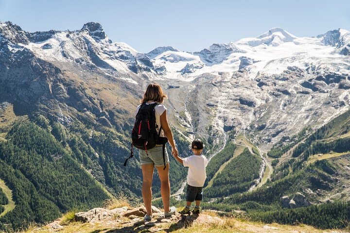4 Day Trekking Tour Swiss Magic Through the Alps