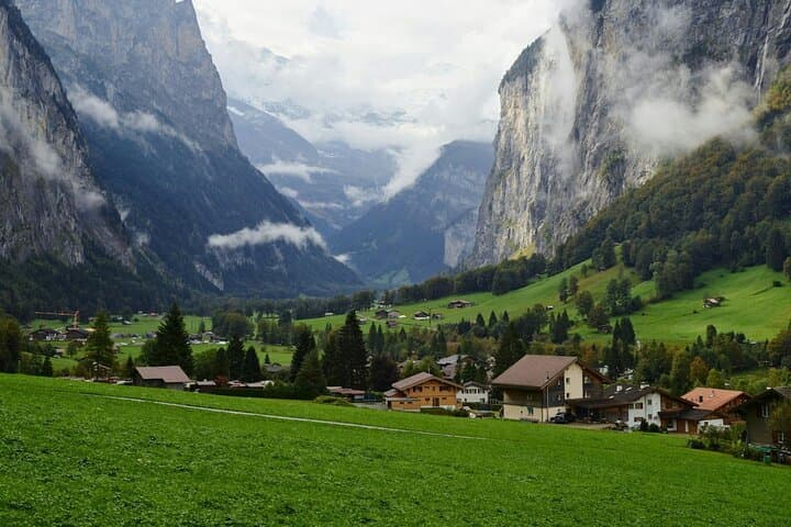 Day tour to Grindelwald, Interlaken and Lauterbrunnen