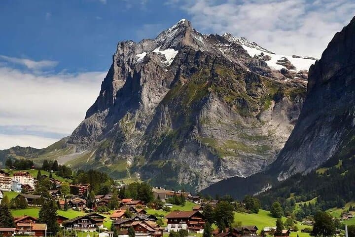 Day tour to Grindelwald, Interlaken and Lauterbrunnen