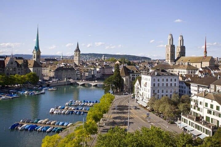 Zurich Highlights Tour with Old Town & Optional FIFA Museum