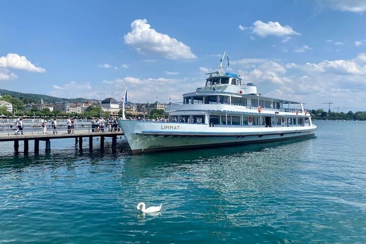 Zurich: Lindt Chocolate, Medieval Village Lake Cruise Small Group