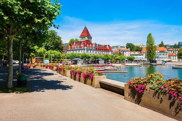 Private Day Trip from Geneva to Lausanne and Lavaux Vineyards