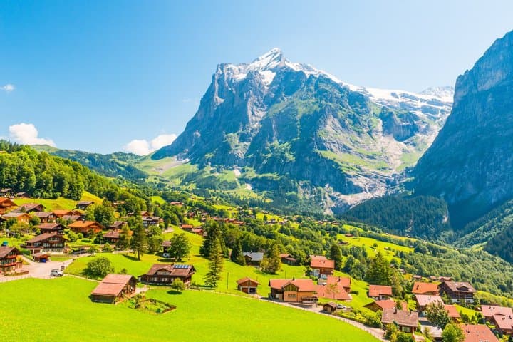 Private Walking Tour in Grindelwald with Alpine Views