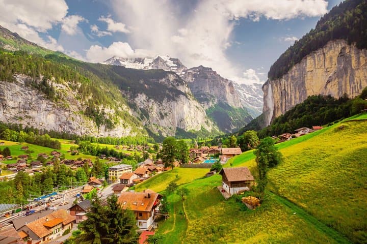 Private Alpine Walking Tour in Wengen with Scenic Views