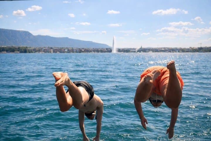 Geneva: Private Cruise on Lake Geneva with Aperitif
