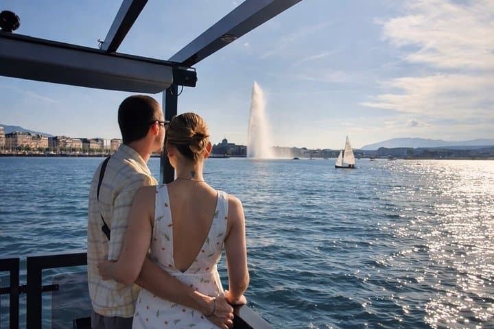 Geneva: Private Cruise on Lake Geneva with Aperitif