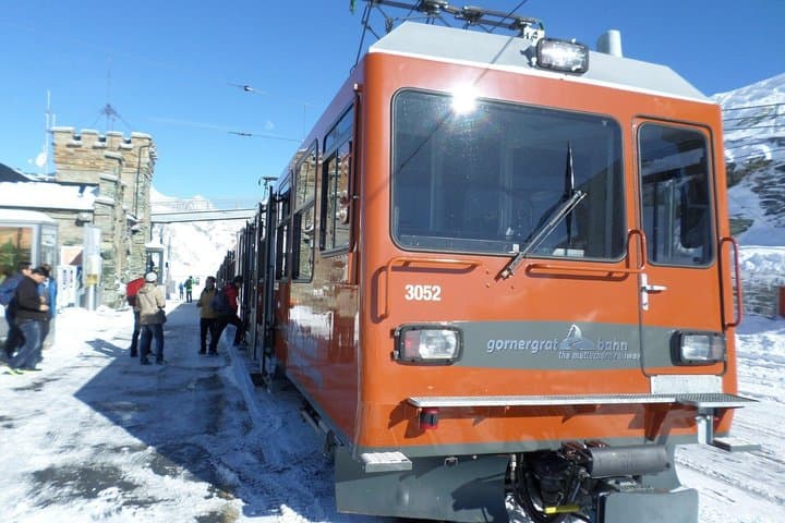Zurich to Zermatt Private Transfer with Lucerne Sightseeing Stop