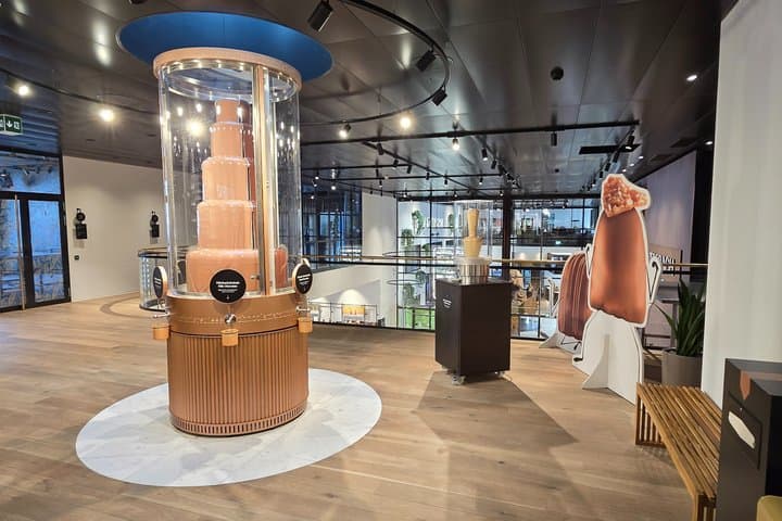 Exclusive Chocolate Factory Tour with Tasting and Decoration