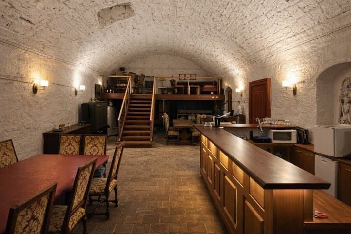 Private Tasting in Geneva with Wine Champagne or Whisky
