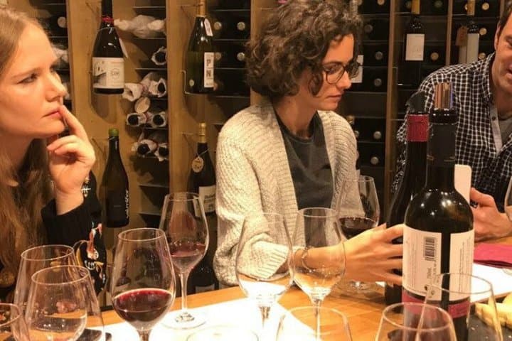 Private Tasting in Geneva with Wine Champagne or Whisky