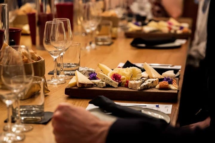 Private Tasting in Geneva with Wine Champagne or Whisky