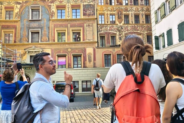 Guided walking tour of Lucerne with a local photojournalist