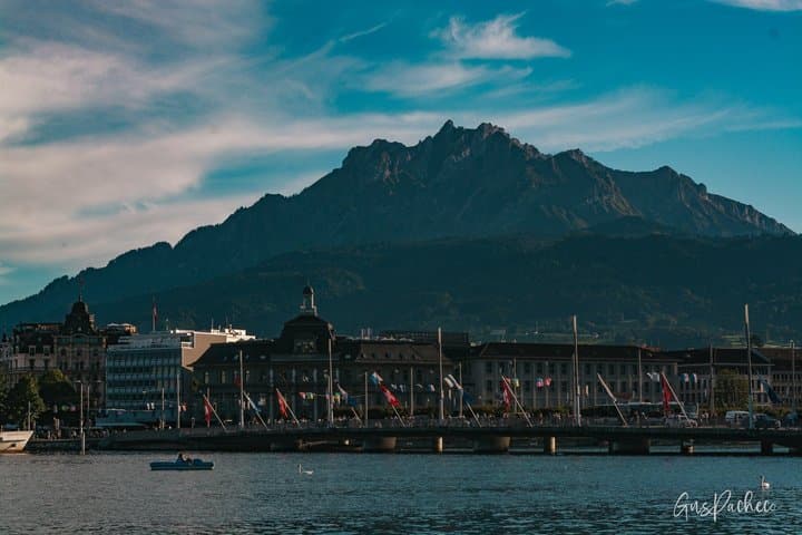 Guided walking tour of Lucerne with a local photojournalist