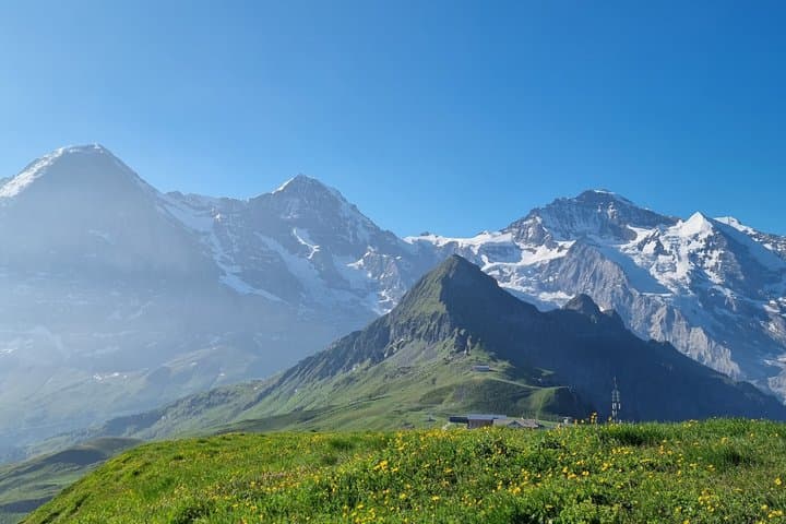 Guided Hiking Experience in Mürren Grindelwald and Interlaken