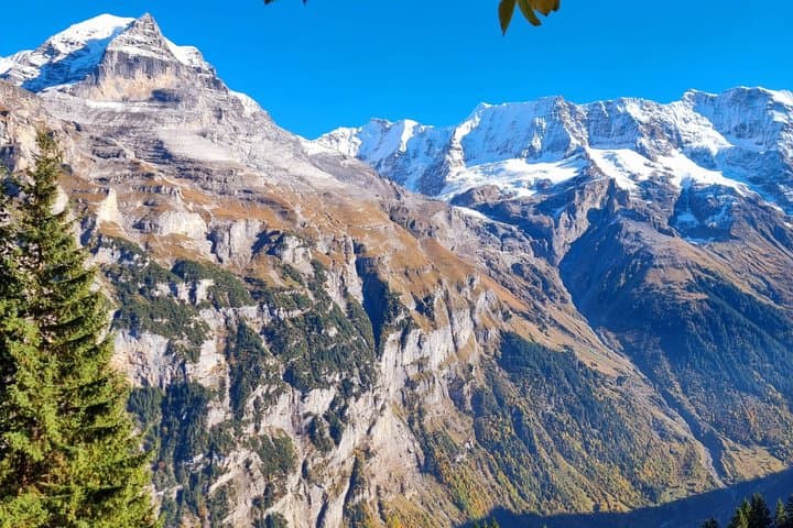 Guided Hiking Experience in Mürren Grindelwald and Interlaken