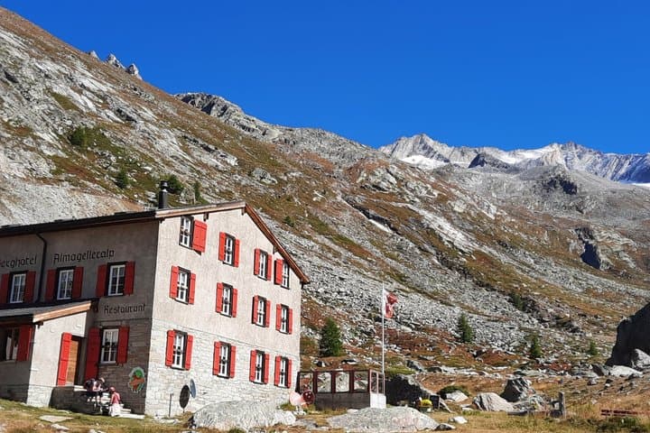 4 Day Saas Fee and Zermatt Guided Hike with Alpine Hut Stay