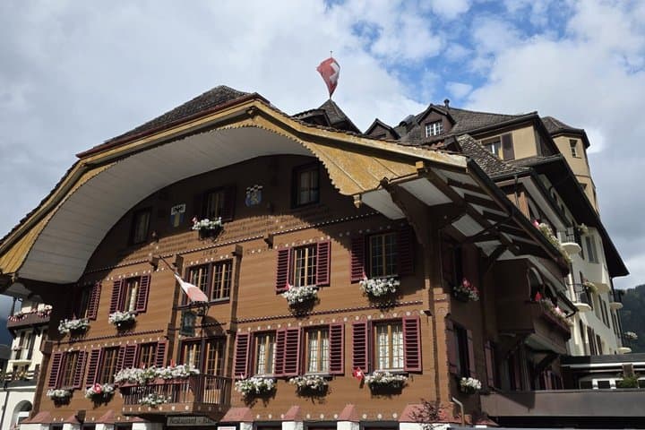 Swiss Alps Wonders Tour to Interlaken Blausee and Oeschinensee