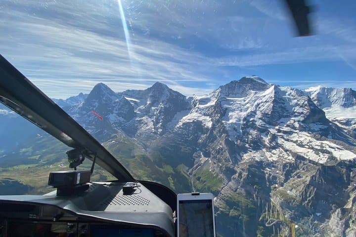 Helicopter flight with a stop at Villa Honegg for lunch