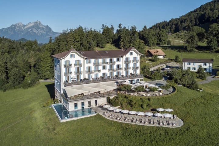 Helicopter flight with a stop at Villa Honegg for lunch