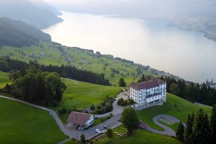 Helicopter flight with a stop at Villa Honegg for lunch