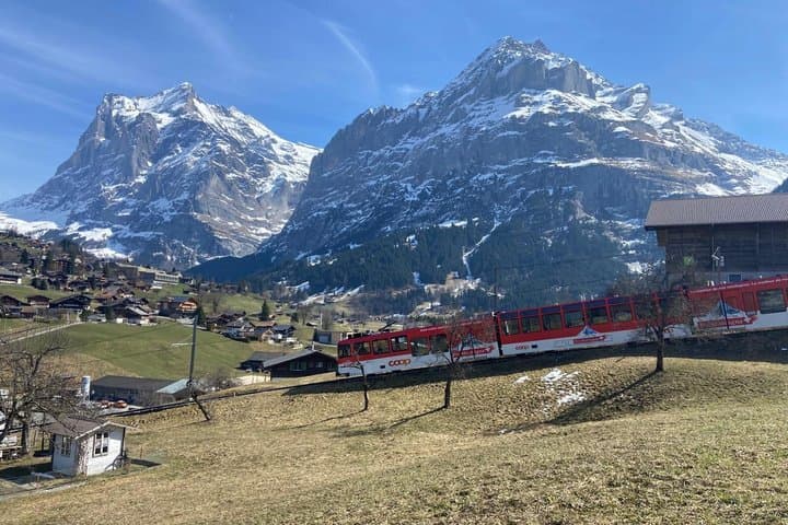 Lucerne: Sky Glass Bus to Interlaken, Grindelwald & Lauterbrunnen