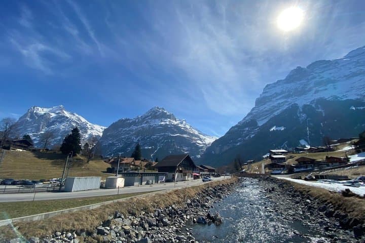 Lucerne: Sky Glass Bus to Interlaken, Grindelwald & Lauterbrunnen