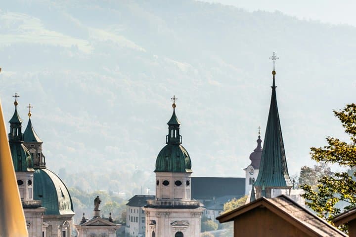 Private Transfer from Zurich to Salzburg with Dachau Stop