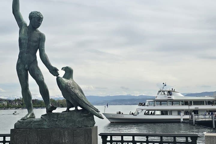 From Zurich: City Tour,Lake Cruise & Lindt Chocolate Private Tour