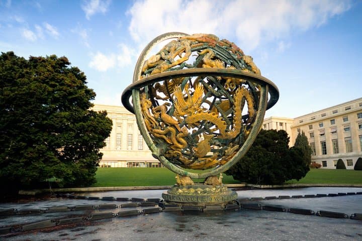 Geneva International District Sightseeing Tour by Open Top Bus