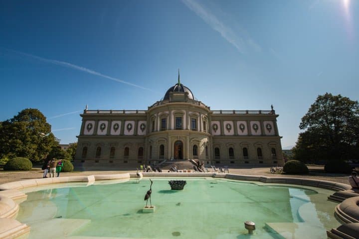 Geneva International District Sightseeing Tour by Open Top Bus