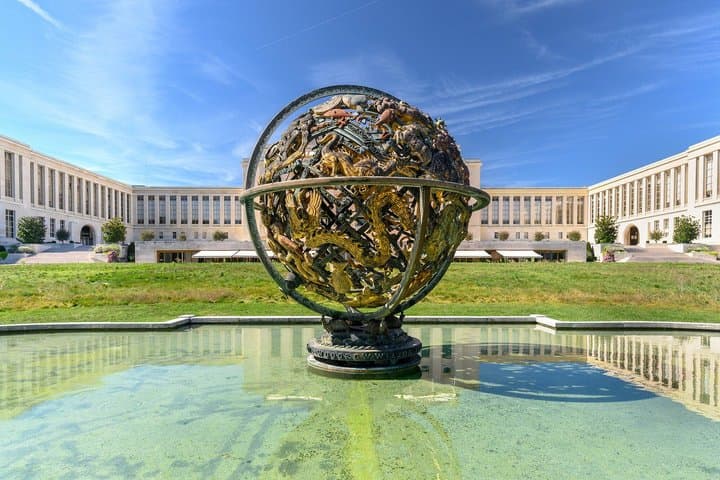 Geneva International District Sightseeing Tour by Open Top Bus