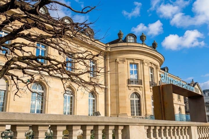 Vevey Guided Walking Tour with Hidden Gems and Local Stories