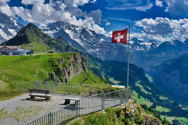 Interlaken: Full Guided Private Tour Grindelwald & Lauterbrunnen