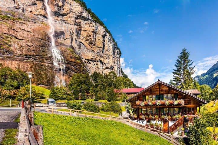 Interlaken, Lauterbrunnen,Brünig Pass & Lake Lungern Private Tour